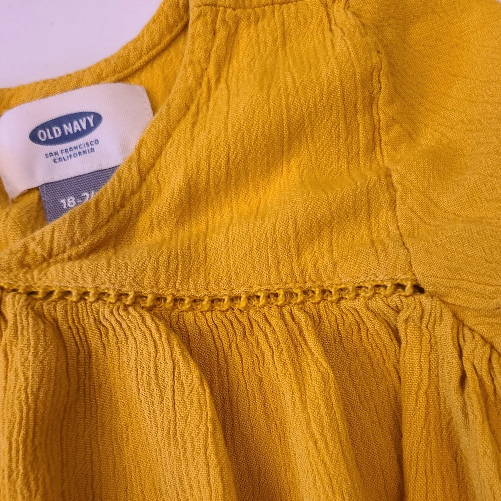 Old Navy Matched Set Pants And Long-Sleeved Top Gold And Floral Size 18 To 24 Mo